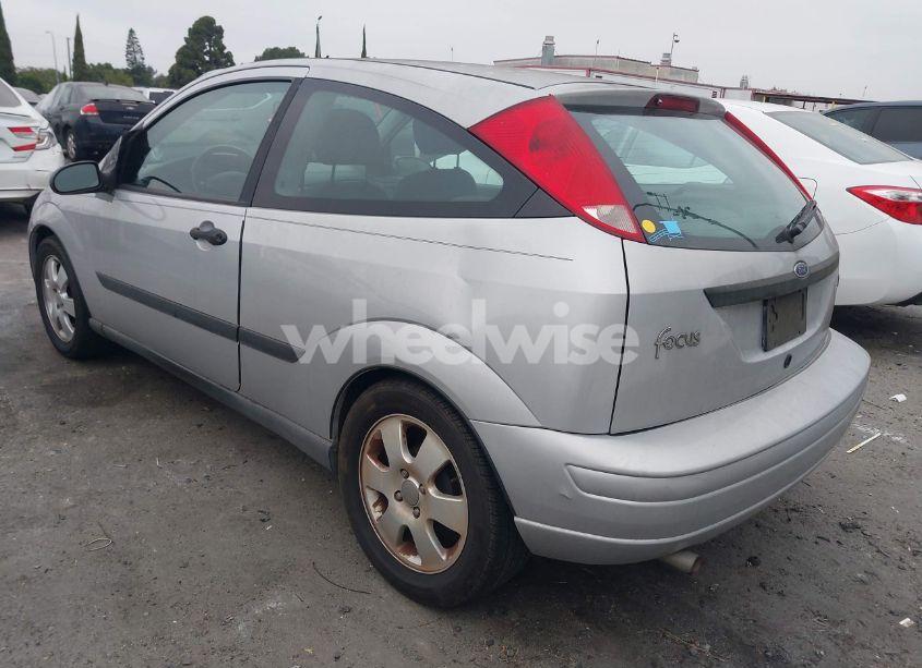 Photo 3 of 2002 Ford Focus ZX3 (VIN 3FAFP31322R183295)