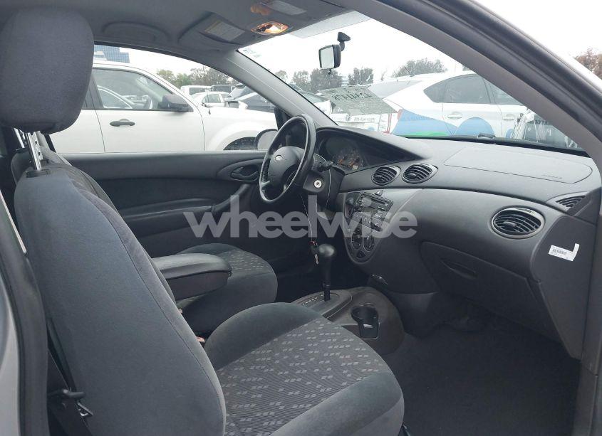 Photo 5 of 2002 Ford Focus ZX3 (VIN 3FAFP31322R183295)