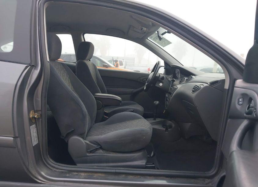 Photo 5 of 2001 Ford Focus ZX3 (VIN 3FAFP31331R250551)