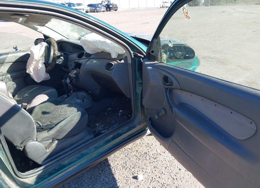 Photo 5 of 2001 Ford Focus ZX3 (VIN 3FAFP31341R219678)