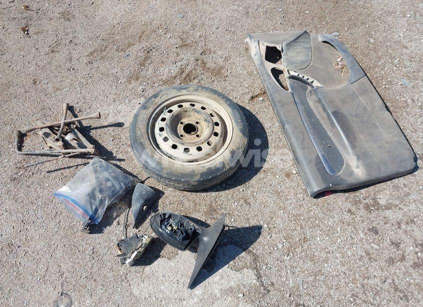 Photo 12 of 2001 Ford Focus ZX3 (VIN 3FAFP31341R247786)