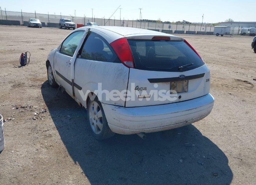 Photo 3 of 2001 Ford Focus ZX3 (VIN 3FAFP31341R247786)