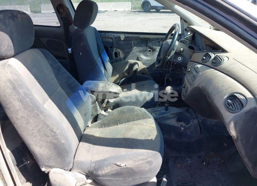 Photo 5 of 2001 Ford Focus ZX3 (VIN 3FAFP31341R247786)