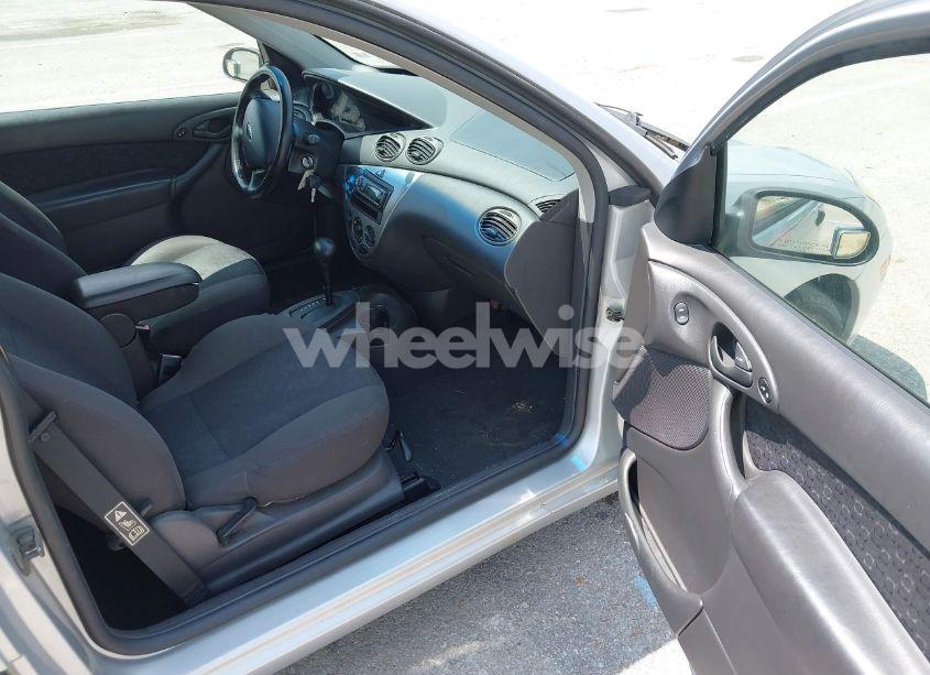 Photo 5 of 2003 Ford Focus ZX3 (VIN 3FAFP31343R168170)