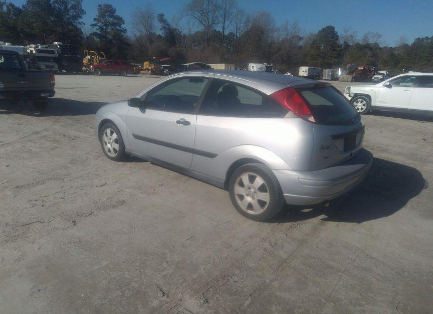 Photo 3 of 2002 Ford Focus ZX3 (VIN 3FAFP31352R113631)
