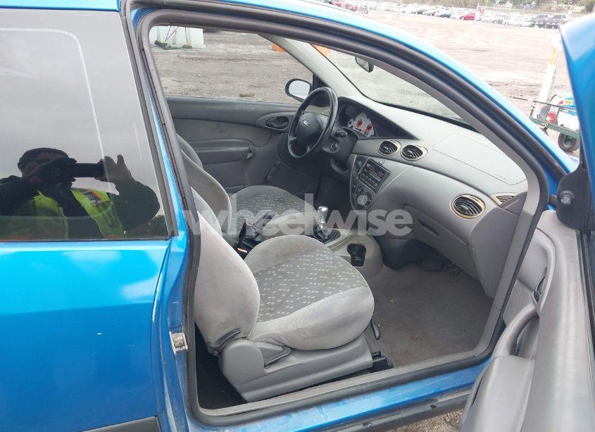 Photo 5 of 2002 Ford Focus ZX3 (VIN 3FAFP31352R174364)