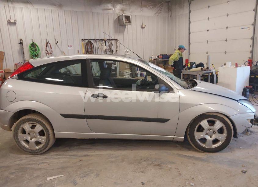 Photo 13 of 2003 Ford Focus ZX3 (VIN 3FAFP31353R174768)