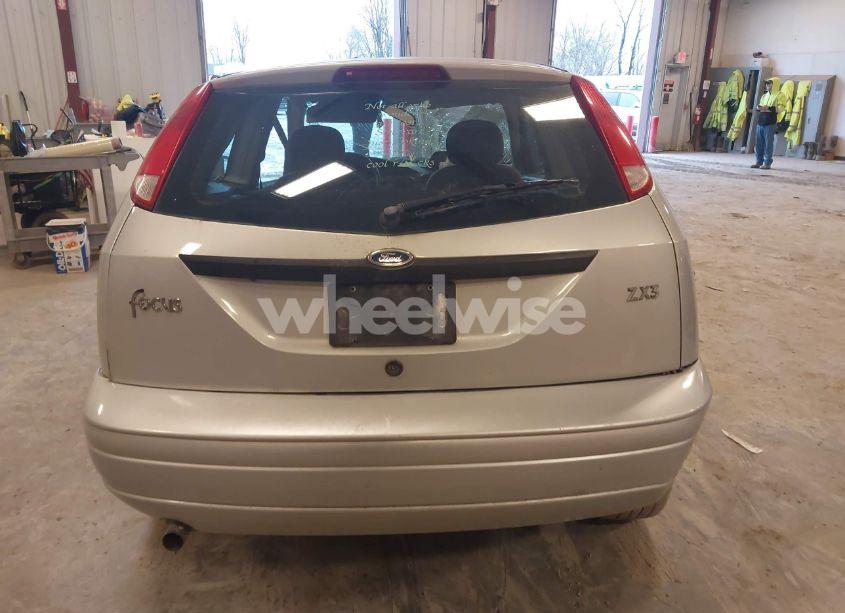 Photo 16 of 2003 Ford Focus ZX3 (VIN 3FAFP31353R174768)