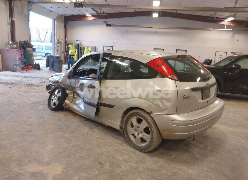 Photo 3 of 2003 Ford Focus ZX3 (VIN 3FAFP31353R174768)