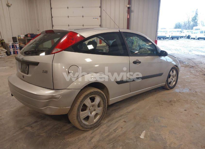 Photo 4 of 2003 Ford Focus ZX3 (VIN 3FAFP31353R174768)