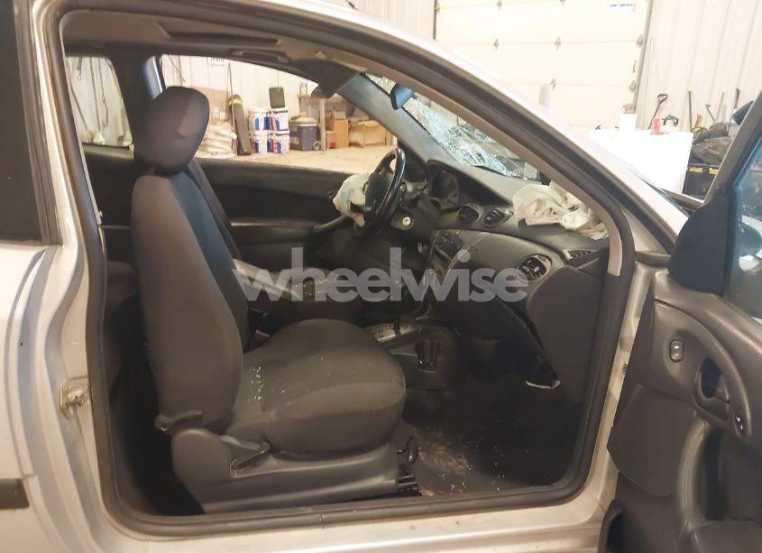 Photo 5 of 2003 Ford Focus ZX3 (VIN 3FAFP31353R174768)