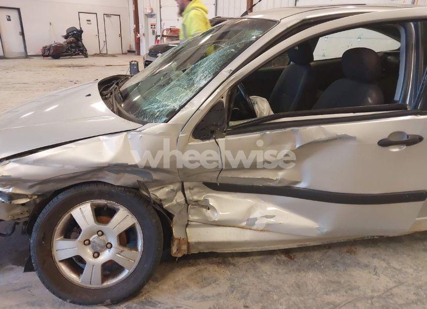 Photo 6 of 2003 Ford Focus ZX3 (VIN 3FAFP31353R174768)