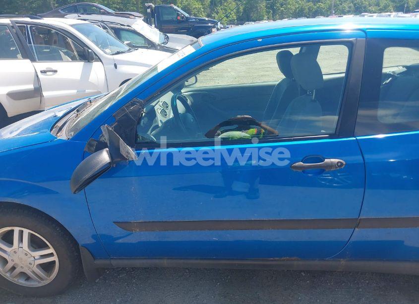 Photo 6 of 2002 Ford Focus ZX3 (VIN 3FAFP31372R229137)