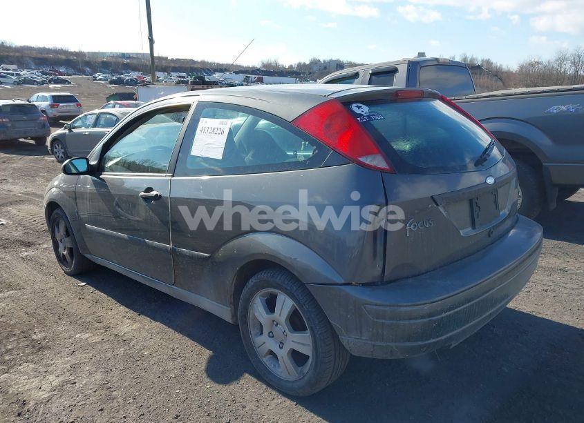Photo 3 of 2003 Ford Focus ZX3 (VIN 3FAFP31373R104642)