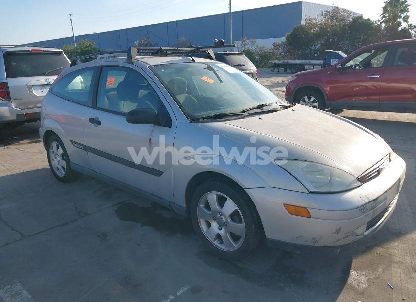 2000 Ford Focus ZX3 (VIN 3FAFP3137YR219054) main photo