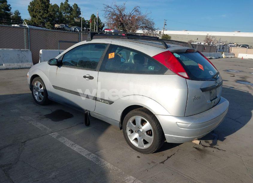 Photo 3 of 2000 Ford Focus ZX3 (VIN 3FAFP3137YR219054)