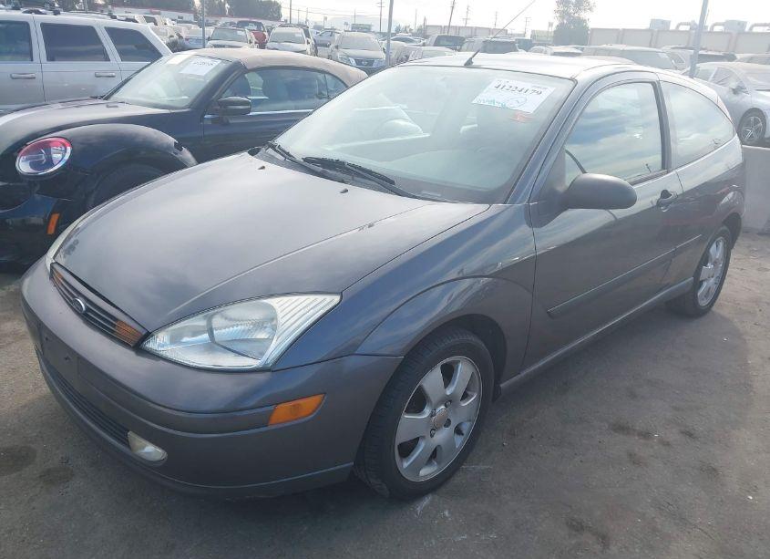 Photo 2 of 2002 Ford Focus ZX3 (VIN 3FAFP31382R172334)