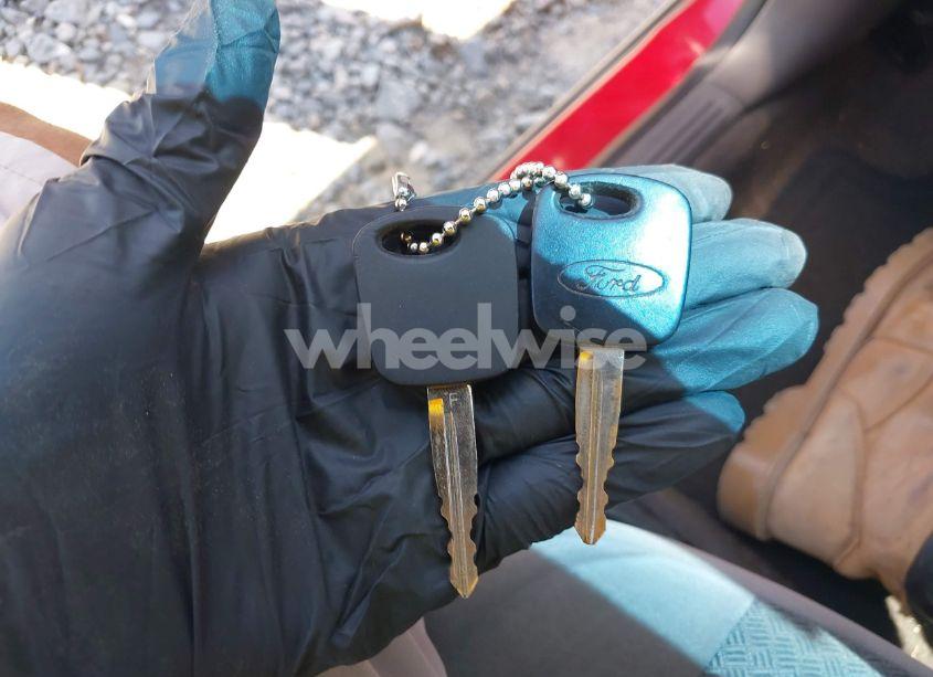 Photo 11 of 2001 Ford Focus ZX3 (VIN 3FAFP31391R105305)