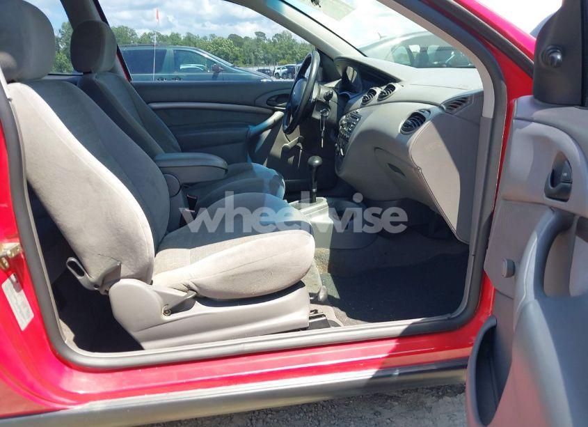 Photo 5 of 2001 Ford Focus ZX3 (VIN 3FAFP31391R105305)