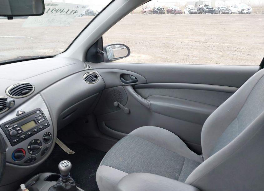 Photo 5 of 2001 Ford Focus ZX3 (VIN 3FAFP31391R135551)
