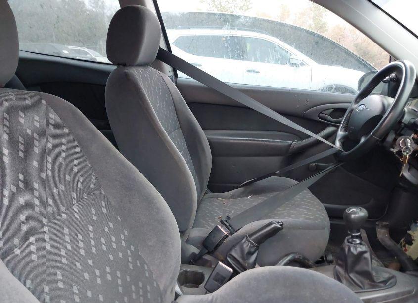 Photo 5 of 2002 Ford Focus ZX3 (VIN 3FAFP31392R225302)