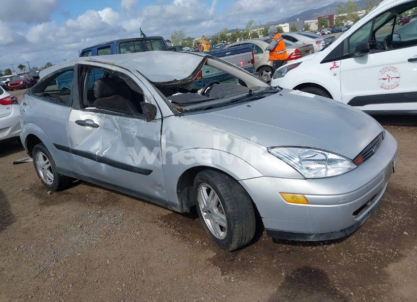 2000 Ford Focus ZX3 (VIN 3FAFP3139YR210307) main photo
