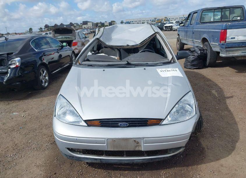 Photo 12 of 2000 Ford Focus ZX3 (VIN 3FAFP3139YR210307)
