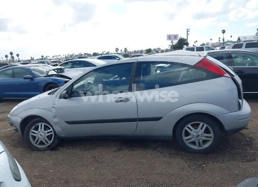 Photo 14 of 2000 Ford Focus ZX3 (VIN 3FAFP3139YR210307)