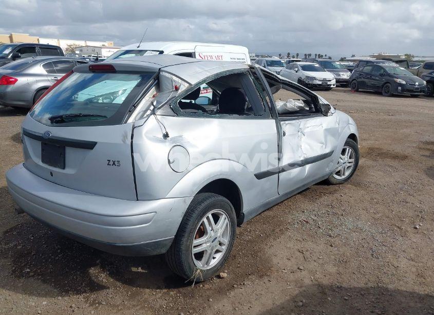 Photo 4 of 2000 Ford Focus ZX3 (VIN 3FAFP3139YR210307)