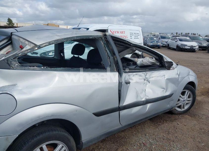 Photo 6 of 2000 Ford Focus ZX3 (VIN 3FAFP3139YR210307)