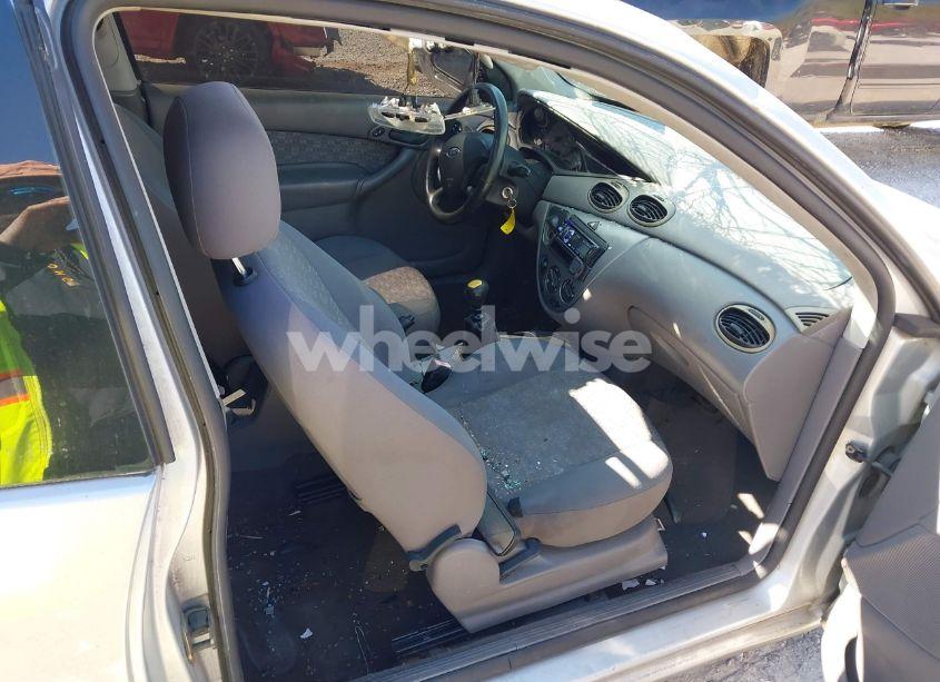 Photo 5 of 2003 Ford Focus ZX3 (VIN 3FAFP313X3R124965)