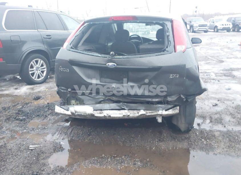 Photo 16 of 2003 Ford Focus ZX3 (VIN 3FAFP313X3R133617)