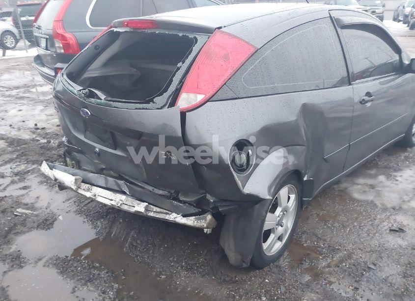 Photo 17 of 2003 Ford Focus ZX3 (VIN 3FAFP313X3R133617)