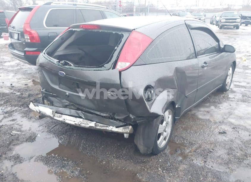 Photo 4 of 2003 Ford Focus ZX3 (VIN 3FAFP313X3R133617)