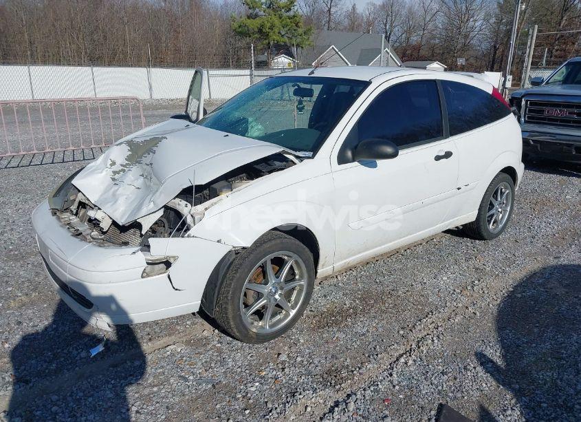 Photo 2 of 2004 Ford Focus ZX3 (VIN 3FAFP313X4R107035)