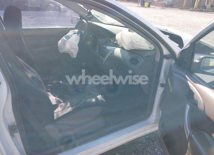 Photo 5 of 2004 Ford Focus ZX3 (VIN 3FAFP313X4R107035)