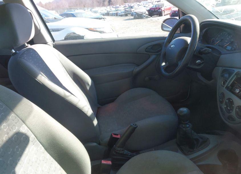 Photo 5 of 2004 Ford Focus ZX3 (VIN 3FAFP313X4R116768)