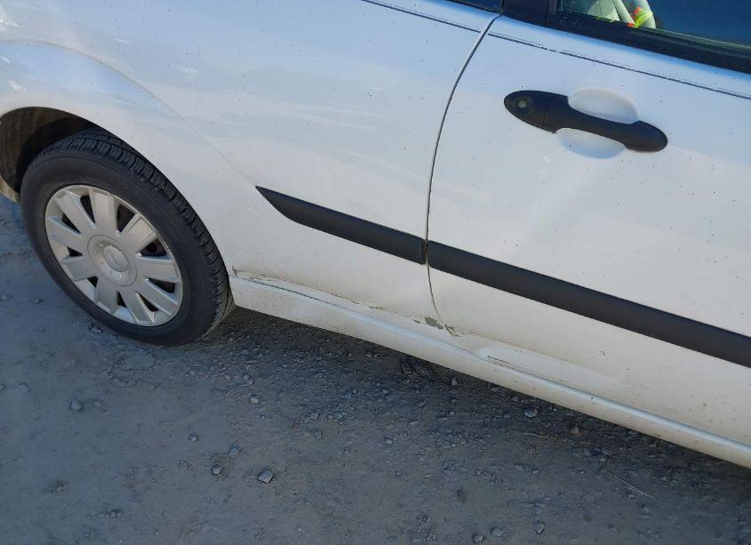 Photo 6 of 2004 Ford Focus ZX3 (VIN 3FAFP313X4R116768)