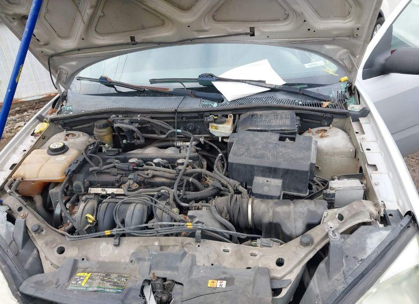 Photo 10 of 2005 Ford Focus ZX3 (VIN 3FAFP31N05R146204)