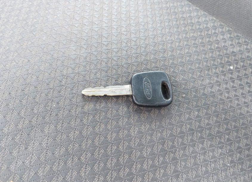 Photo 11 of 2005 Ford Focus ZX3 (VIN 3FAFP31N05R146204)