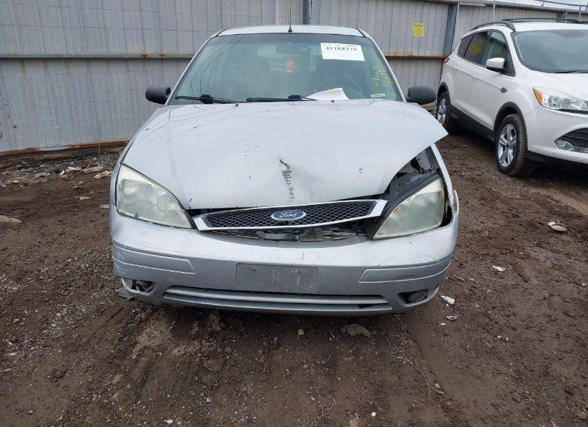 Photo 12 of 2005 Ford Focus ZX3 (VIN 3FAFP31N05R146204)