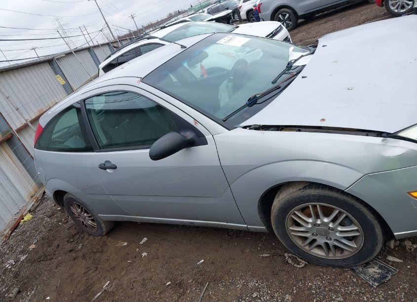 Photo 13 of 2005 Ford Focus ZX3 (VIN 3FAFP31N05R146204)