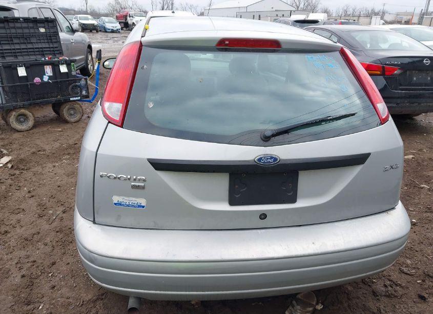 Photo 16 of 2005 Ford Focus ZX3 (VIN 3FAFP31N05R146204)