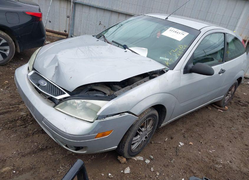 Photo 2 of 2005 Ford Focus ZX3 (VIN 3FAFP31N05R146204)