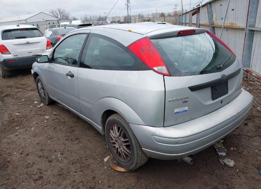 Photo 3 of 2005 Ford Focus ZX3 (VIN 3FAFP31N05R146204)
