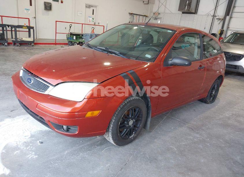 Photo 2 of 2005 Ford Focus ZX3 (VIN 3FAFP31N05R150706)
