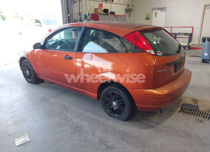 Photo 3 of 2005 Ford Focus ZX3 (VIN 3FAFP31N05R150706)