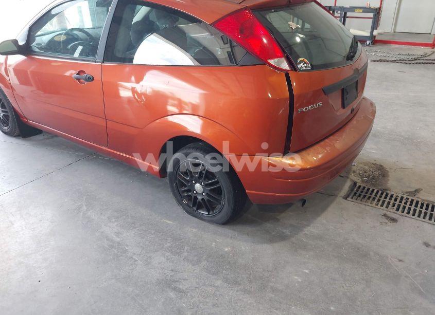 Photo 6 of 2005 Ford Focus ZX3 (VIN 3FAFP31N05R150706)