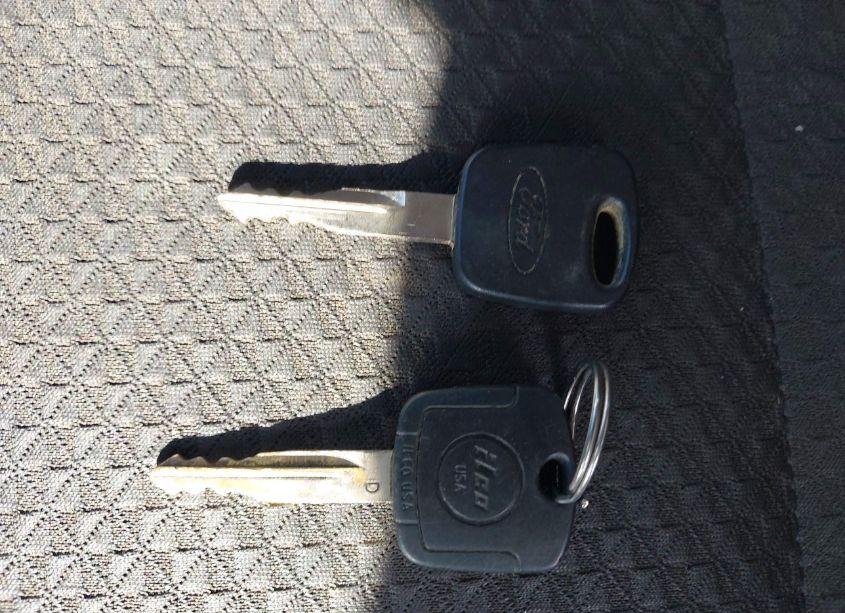 Photo 11 of 2005 Ford Focus ZX3 (VIN 3FAFP31N15R130741)