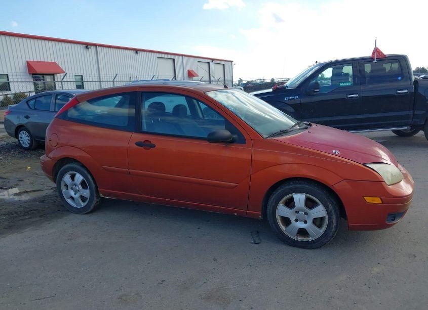 Photo 14 of 2005 Ford Focus ZX3 (VIN 3FAFP31N15R130741)